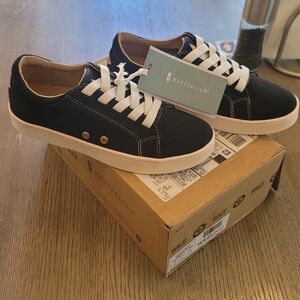 REVITALIGN Black and White Women's Sneakers